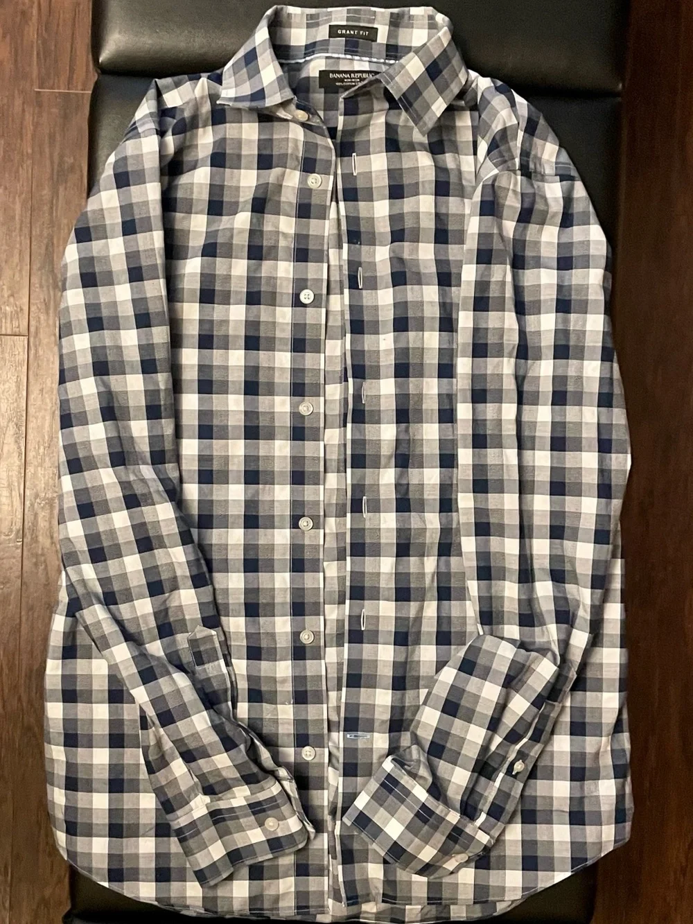 Banana Republic 100% Cotton Men's Blue Grey Plaid Button Down Long Sleeve Shirt